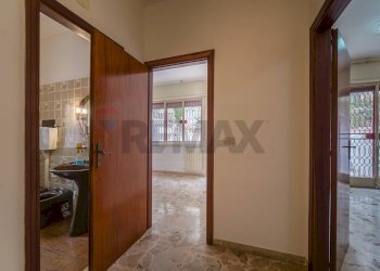 Hall / corridoio - Trilocale Via Noviziato Casazza
 
72, Messina - foto 12