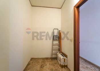 Hall / corridoio - Trilocale Via Noviziato Casazza
 
72, Messina - foto 16