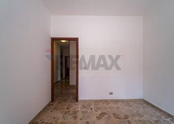 Stanza vuota - Trilocale Via Noviziato Casazza
 
72, Messina - foto 23