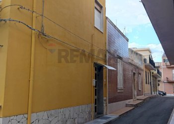 Edificio all\'aperto - Casa indipendente Via  Magnano Salvatore
 
15, Siracusa - foto 4