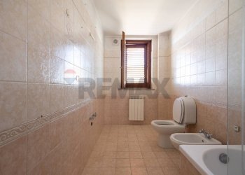 Bagno - Three-room apartment Via Finocchiari
 
178, Aci Catena - photo 8