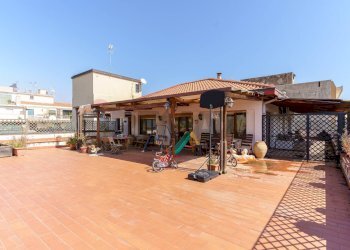 Terrazza - Apartment Via Gabriele D'annunzio
 
33, Catania - photo 5