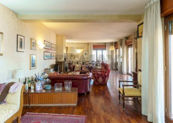 Soggiorno - Apartment Via Gabriele D'annunzio
 
33, Catania - photo 15