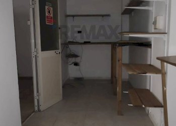 Dispensa di stoccaggio - Commercial Activity VIA ESCURIALES
59, Caltagirone - photo 15