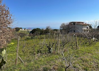 Vista delle montagne - Agricultural land Via Lecce Faro Superiore
snc, Messina - photo 1