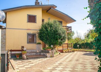 Casa all\'aperto - Villa Via Marco Polo
 
7, Lariano - foto 1