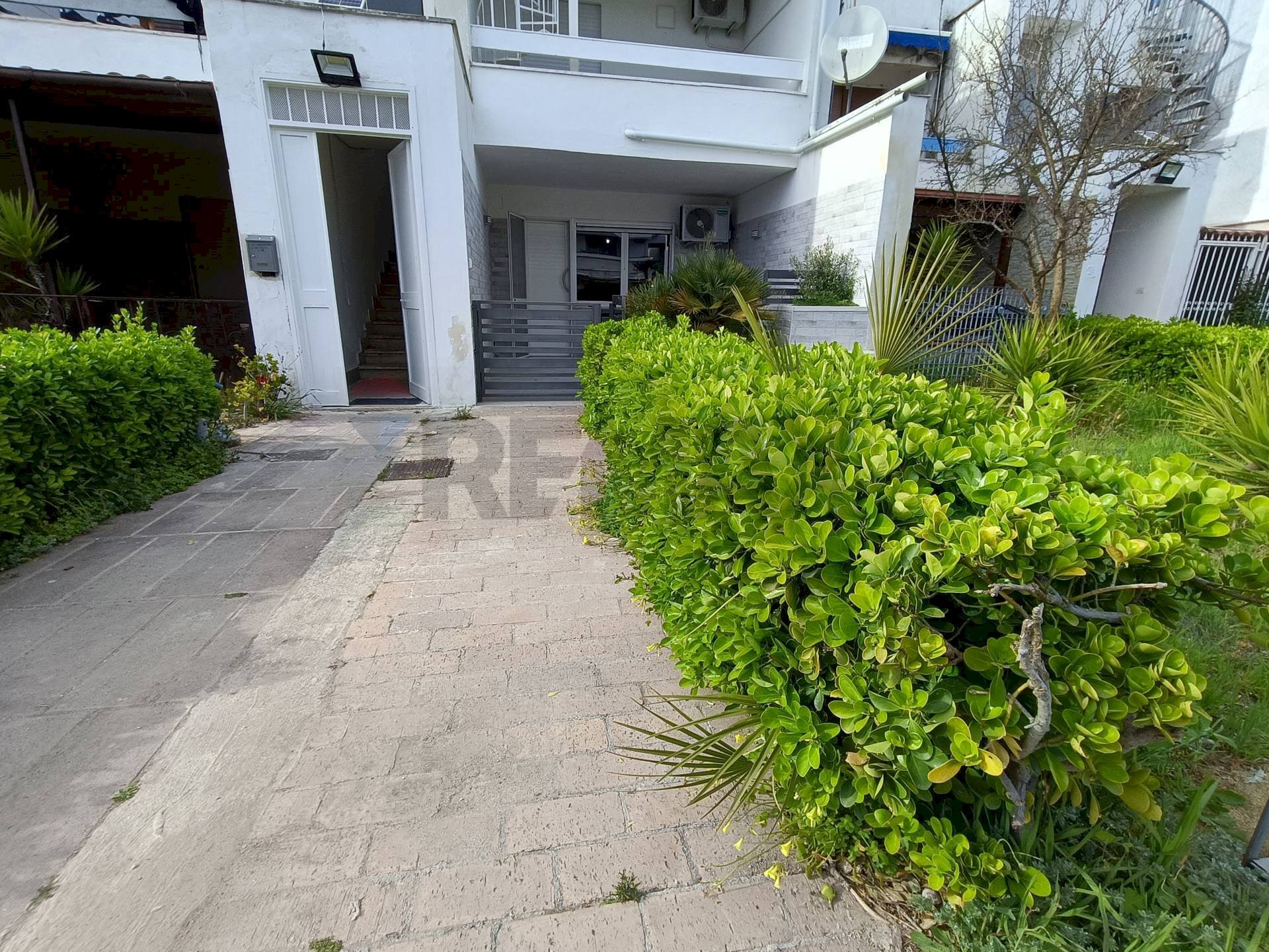 Edificio all\'aperto - Villa a Schiera Via dello Scirocco
12, Manfredonia - foto 2