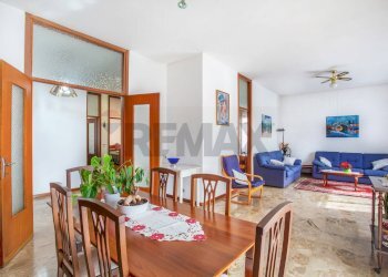 Sala da pranzo - Quadrilocale Via Madonna delle Grazie
 
3, Trecate - foto 1