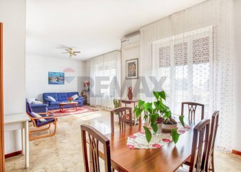 Sala da pranzo - Quadrilocale Via Madonna delle Grazie
 
3, Trecate - foto 2