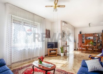 Sala da pranzo - Quadrilocale Via Madonna delle Grazie
 
3, Trecate - foto 4