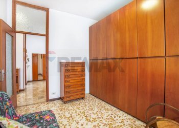 Camera / camera da letto - Quadrilocale Via Madonna delle Grazie
 
3, Trecate - foto 14