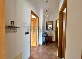 Hall / corridoio - Casa indipendente Caianello - foto 24