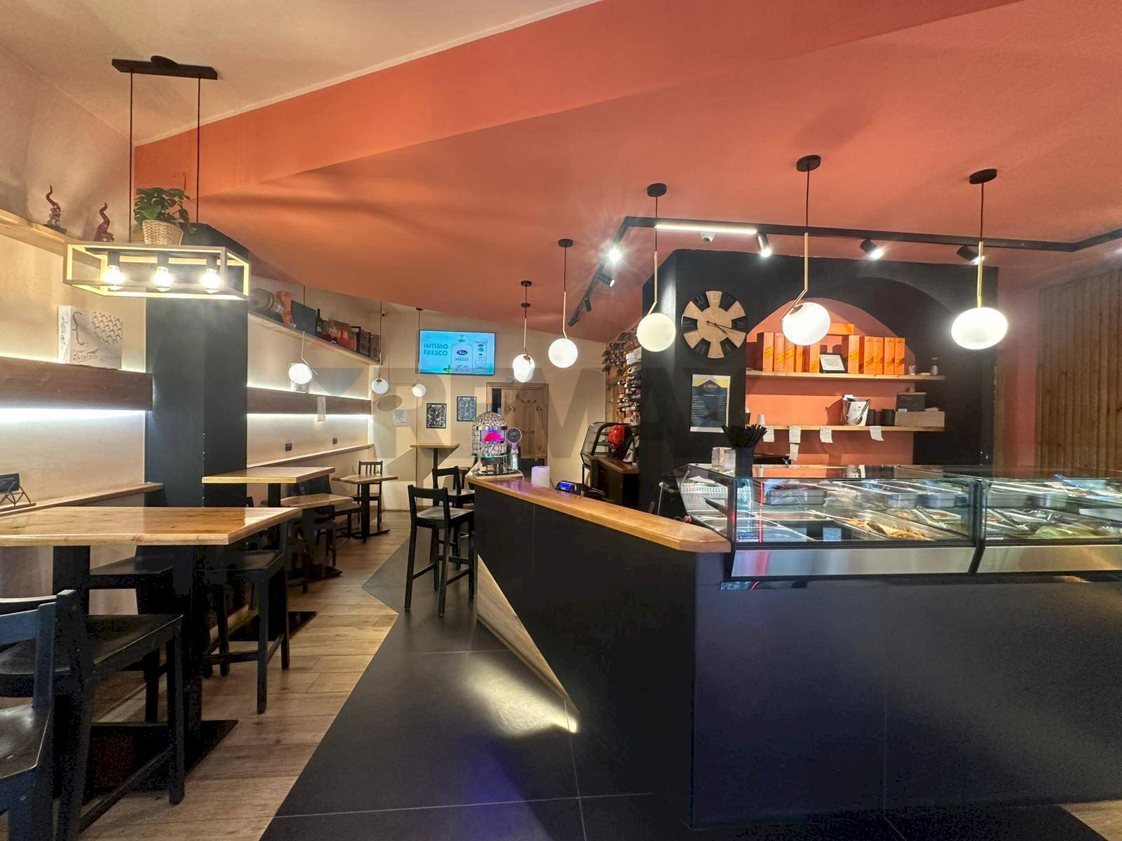 Cucina - Attività Commerciale Via Miano
39, Napoli - foto 2