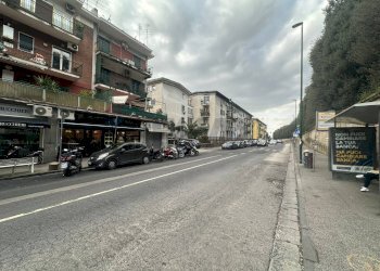 Edificio all\'aperto - Commercial Activity Via Miano
 
39, Napoli - photo 8