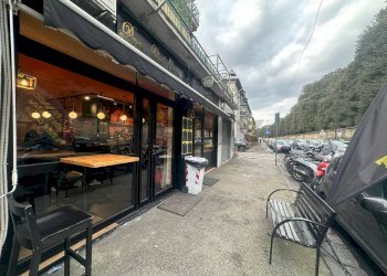 Edificio all\'aperto - Commercial Activity Via Miano
 
39, Napoli - photo 12