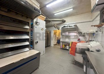 Dispensa di stoccaggio - Commercial Activity Via Miano
 
39, Napoli - photo 26