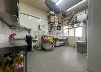 Dispensa di stoccaggio - Commercial Activity Via Miano
 
39, Napoli - photo 28