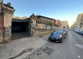 Edificio all\'aperto - Locale Commerciale Via Acate
 
35, Napoli - foto 1