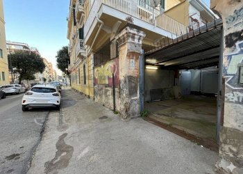 Edificio all\'aperto - Locale Commerciale Via Acate
 
35, Napoli - foto 2