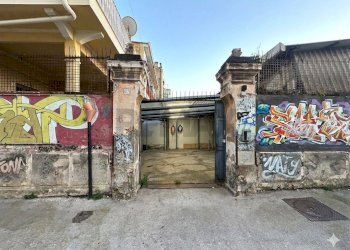 Casa all\'aperto - Locale Commerciale Via Acate
 
35, Napoli - foto 3