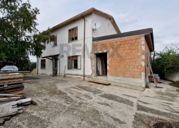Casa all\'aperto - Casa indipendente Via Cavetto di Mezzo
 
660, Castelnovo Bariano - foto 1