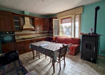 Sala da pranzo - Casa indipendente Via Cavetto di Mezzo
 
660, Castelnovo Bariano - foto 2