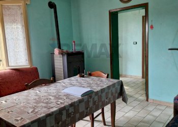 Sala da pranzo - Casa indipendente Via Cavetto di Mezzo
 
660, Castelnovo Bariano - foto 4