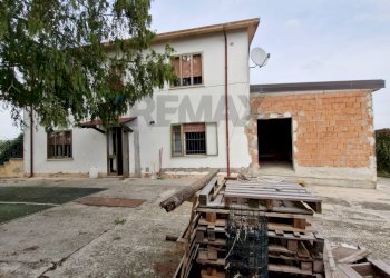 Casa all\'aperto - Casa indipendente Via Cavetto di Mezzo
 
660, Castelnovo Bariano - foto 26