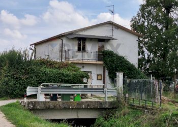 Casa all\'aperto - Casa indipendente Via Cavetto di Mezzo
 
660, Castelnovo Bariano - foto 28