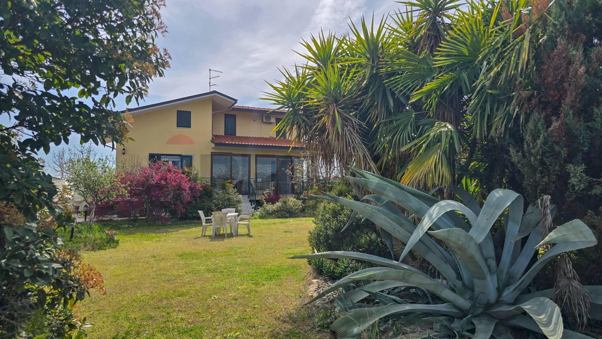 Giardino - Casa indipendente Via Cesare Licini
105, Ortona - foto 2