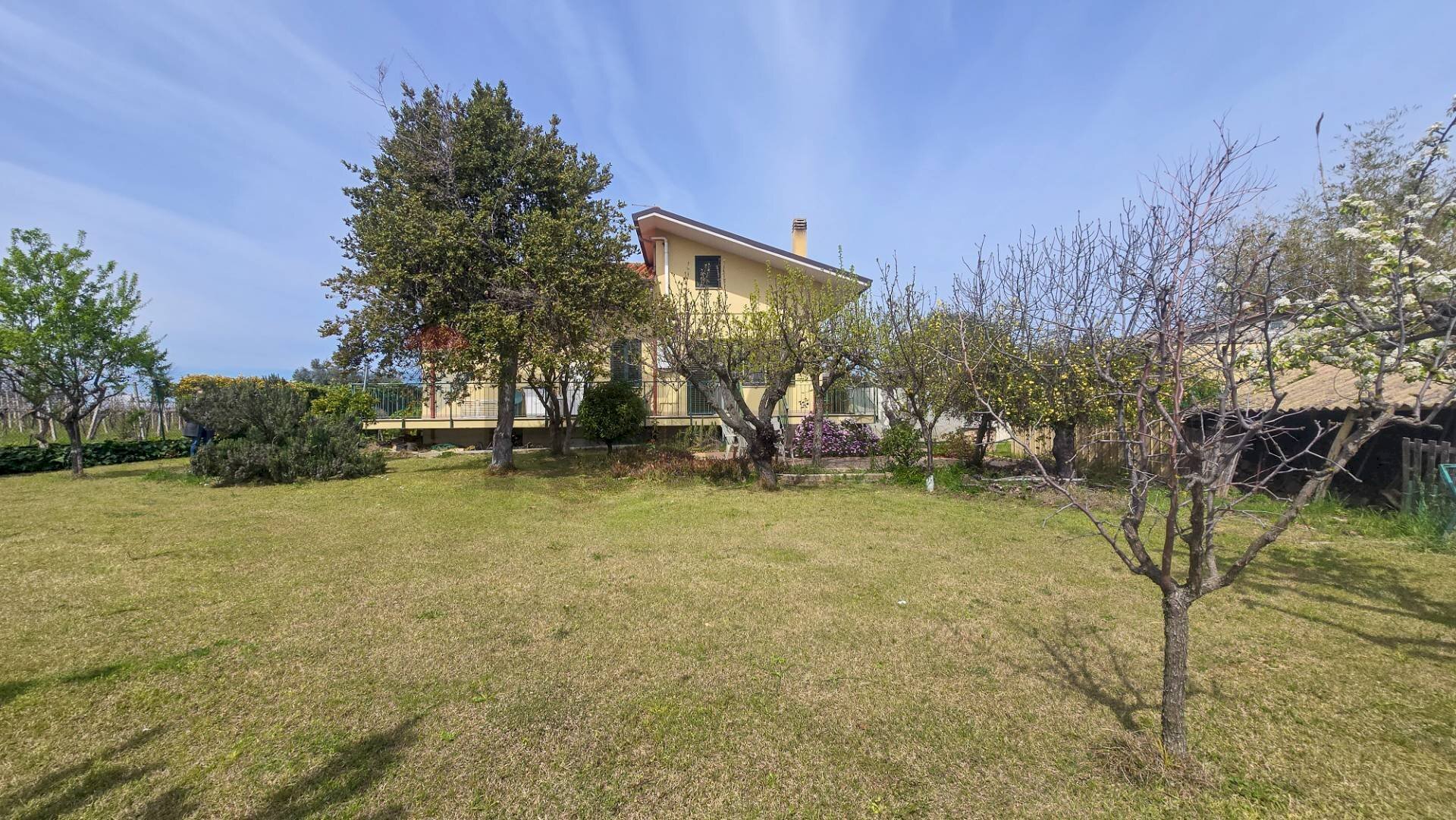 Giardino - Casa indipendente Via Cesare Licini
 
105, Ortona - foto 1
