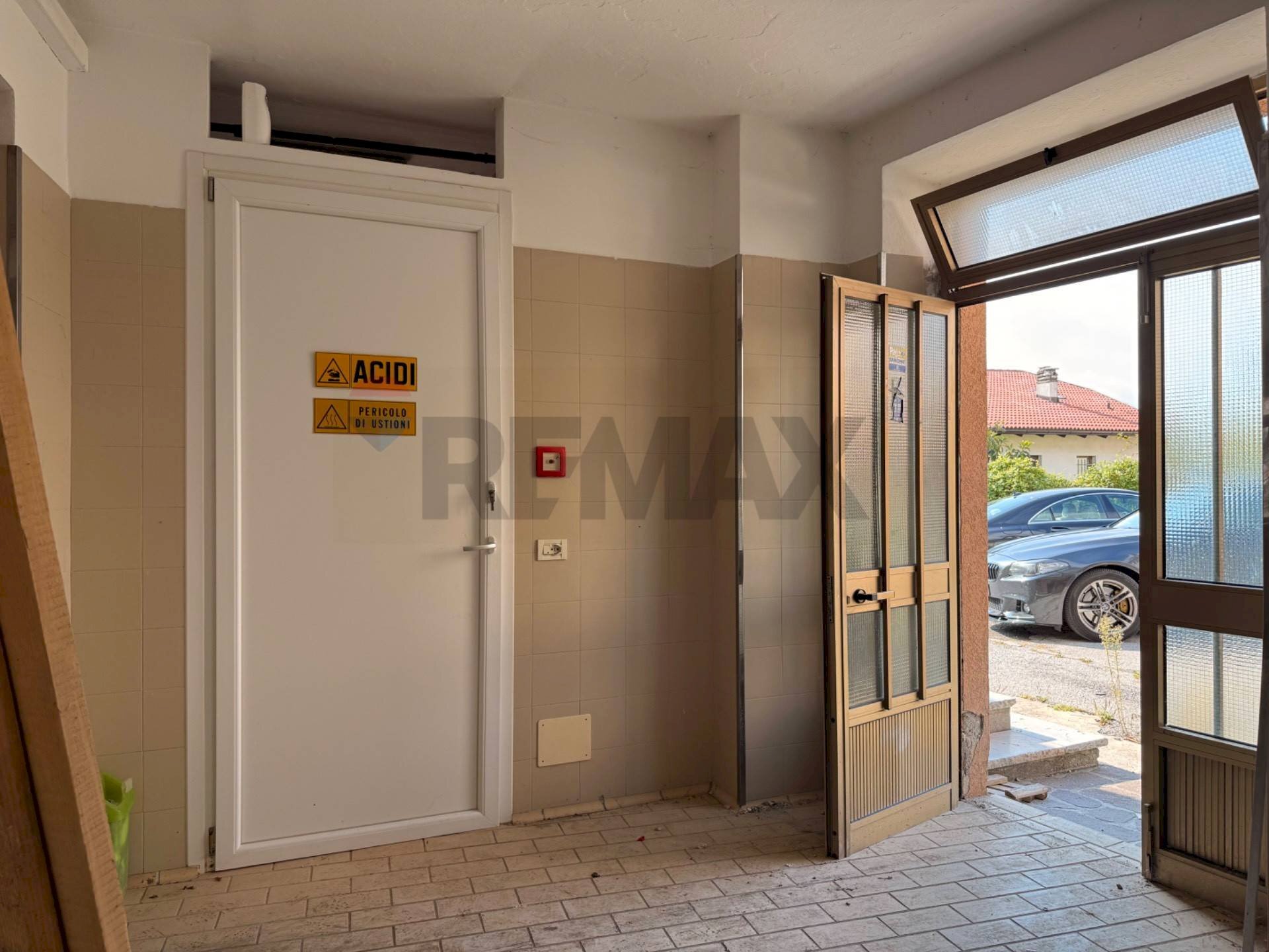 Ricezione / Lobby - Capannone Via Rovaia
 
91, Belluno - foto 3