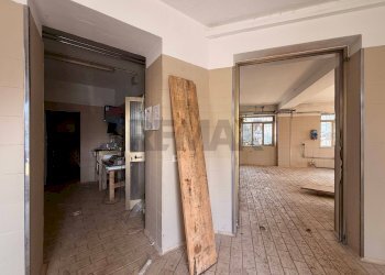 Hall / corridoio - Capannone Via Rovaia
 
91, Belluno - foto 6