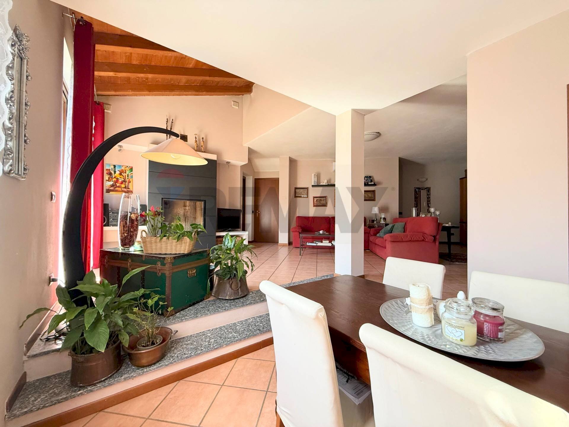 Sala da pranzo - Semi-detached house via Gabriele D'Annunzio
 
28, Vistarino - photo 3