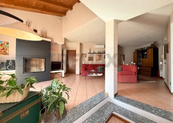 Soggiorno - Casa semi indipendente via Gabriele D'Annunzio
 
28, Vistarino - foto 1