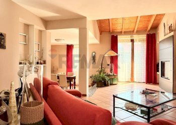 Soggiorno - Casa semi indipendente via Gabriele D'Annunzio
 
28, Vistarino - foto 11