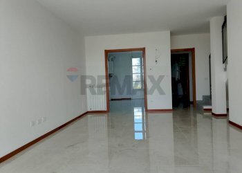 Stanza vuota - Three-room apartment via valle badia
 
21, Stradella - photo 5