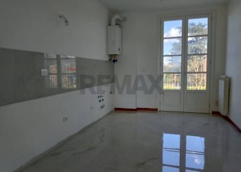 Stanza vuota - Three-room apartment via valle badia
 
21, Stradella - photo 7