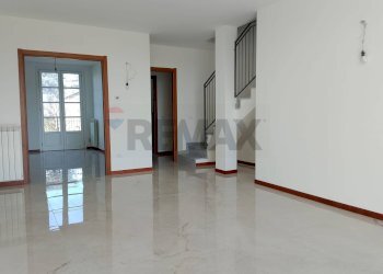 Stanza vuota - Three-room apartment via valle badia
 
21, Stradella - photo 8