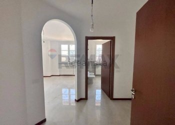 Hall / corridoio - Three-room apartment via valle badia
 
21, Stradella - photo 15