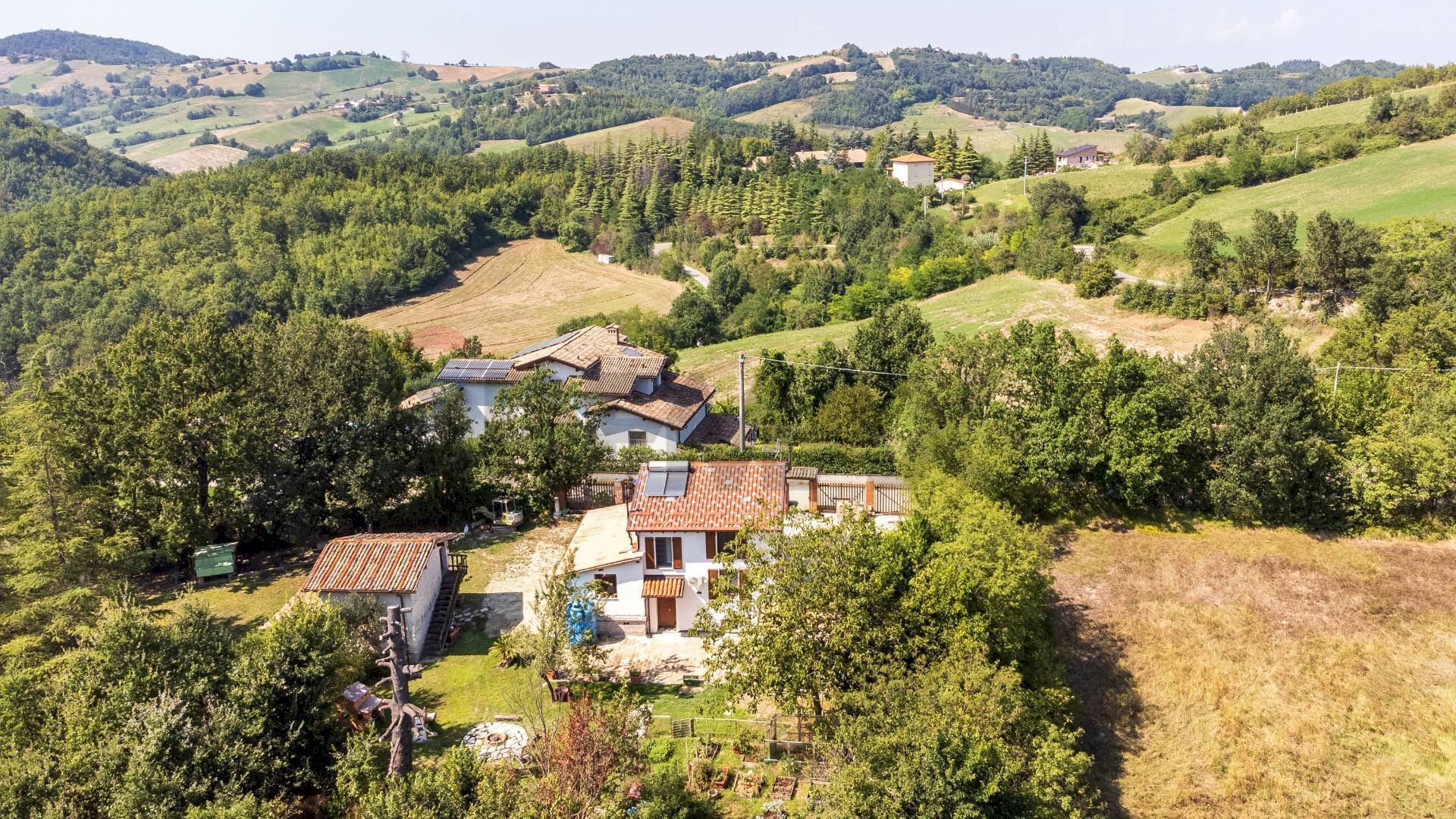 Vista delle montagne - Casa indipendente Località Sivizzano
 
124, Salsomaggiore Terme - foto 1