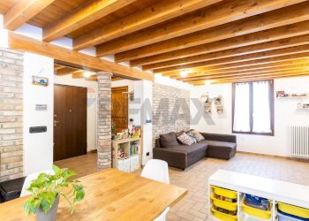 Sala da pranzo - Casa indipendente Località Sivizzano
 
124, Salsomaggiore Terme - foto 14