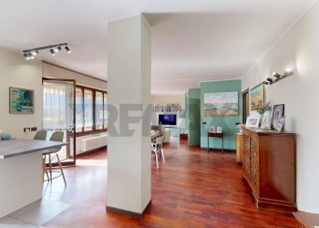 Hall / corridoio - Three-room apartment Via Remo La Valle
 
3, Milano - photo 2