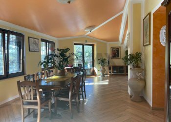 Sala da pranzo - Agriturismo Sc Pratolongo Loc. Cerchiara Grande
 
Snc, Roccamonfina - foto 21