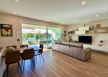 Sala da pranzo - Quadrilocale Alcide De Gasperi
35/A, Agrate Brianza - foto 1