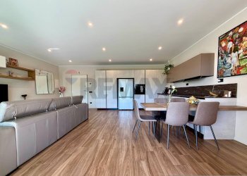 Sala da pranzo - Quadrilocale Alcide De Gasperi
35/A, Agrate Brianza - foto 12