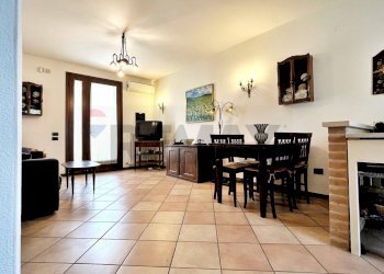 Sala da pranzo - Villa a Schiera Santa Maria di Sala - foto 6