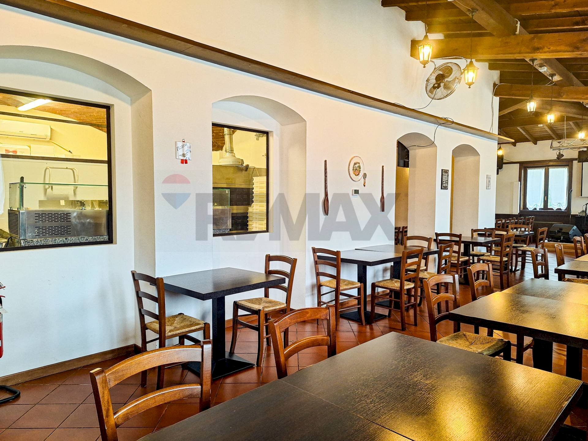 Sala da pranzo - Commercial Premises Via Poligono
 
6, Busto Arsizio - photo 3