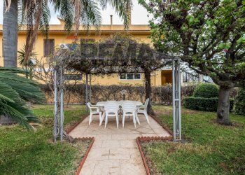 Giardino - Villa VIA DEL GARGANO
 
13, Ragusa - foto 17