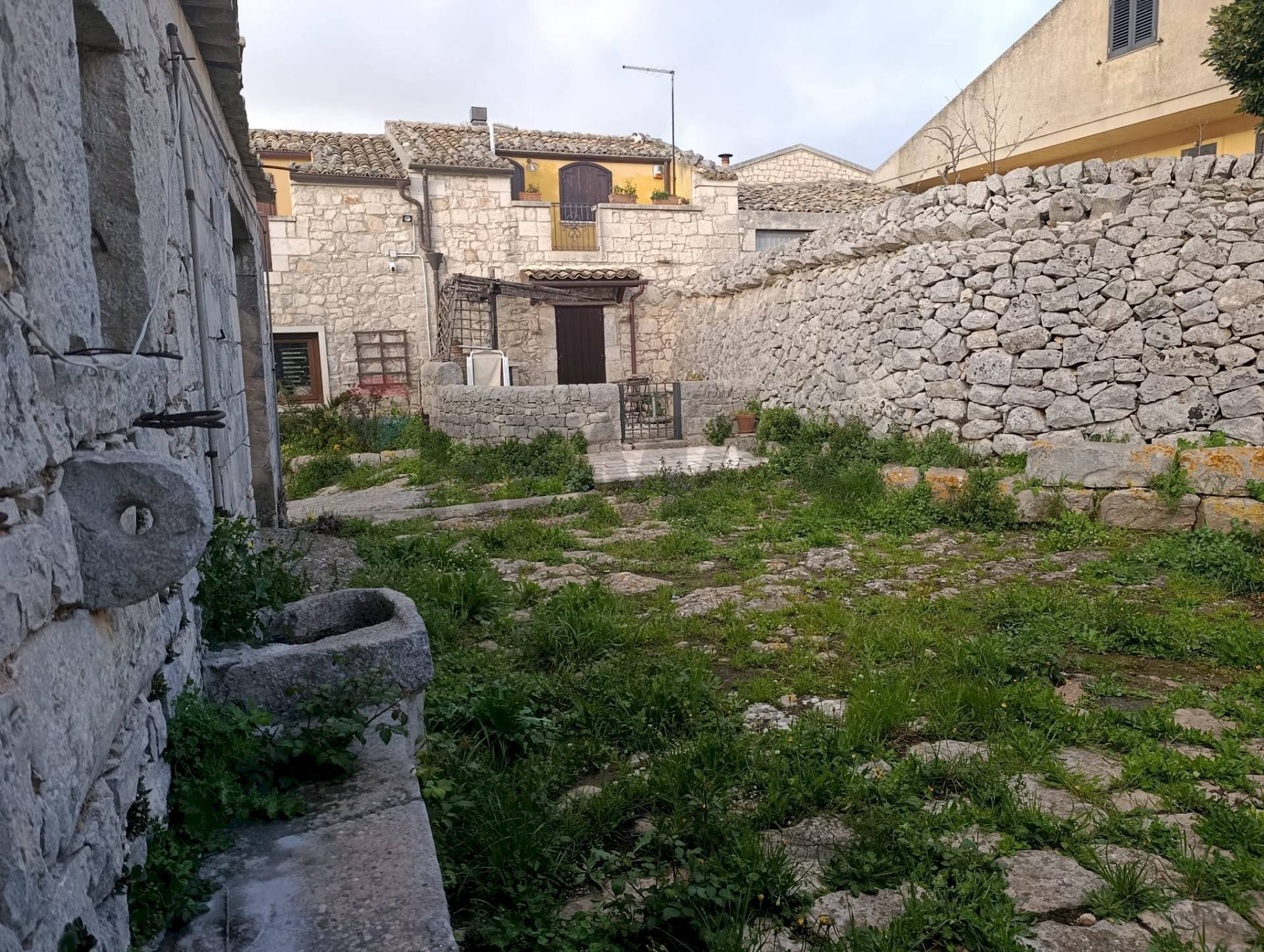 Giardino - Rustic STRADA VICINALE 239- C/DA TRIBASTONE, Ragusa - photo 1